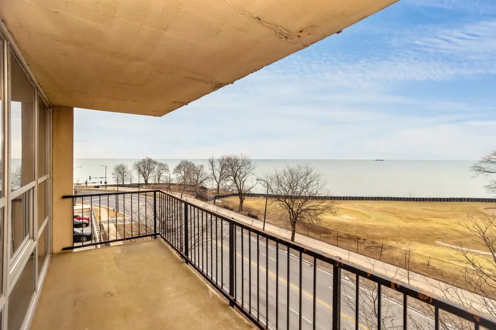 6730 South South Shore Drive Chicago IL 60649