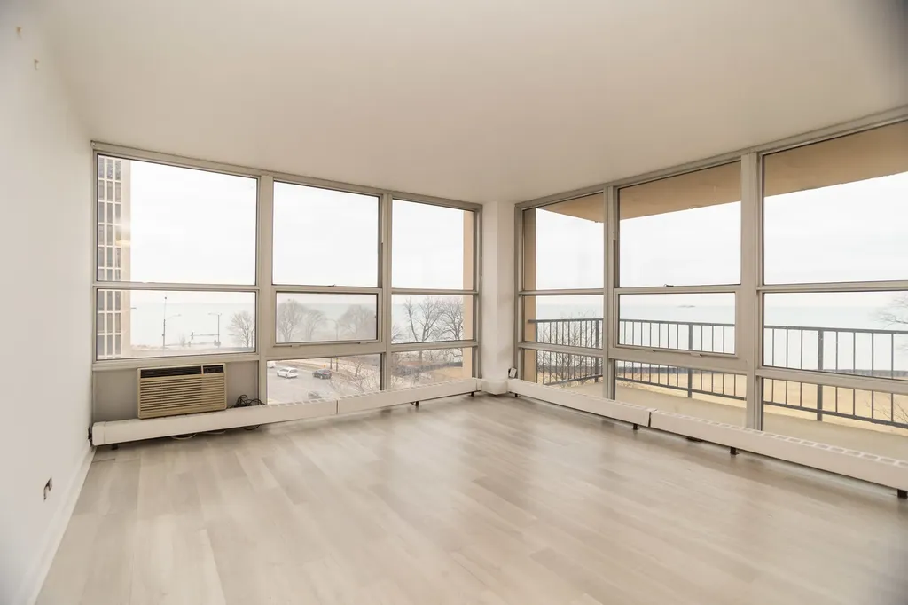 6730 South South Shore Drive Chicago IL 60649