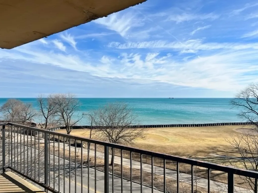 6730 South South Shore Drive Chicago IL 60649