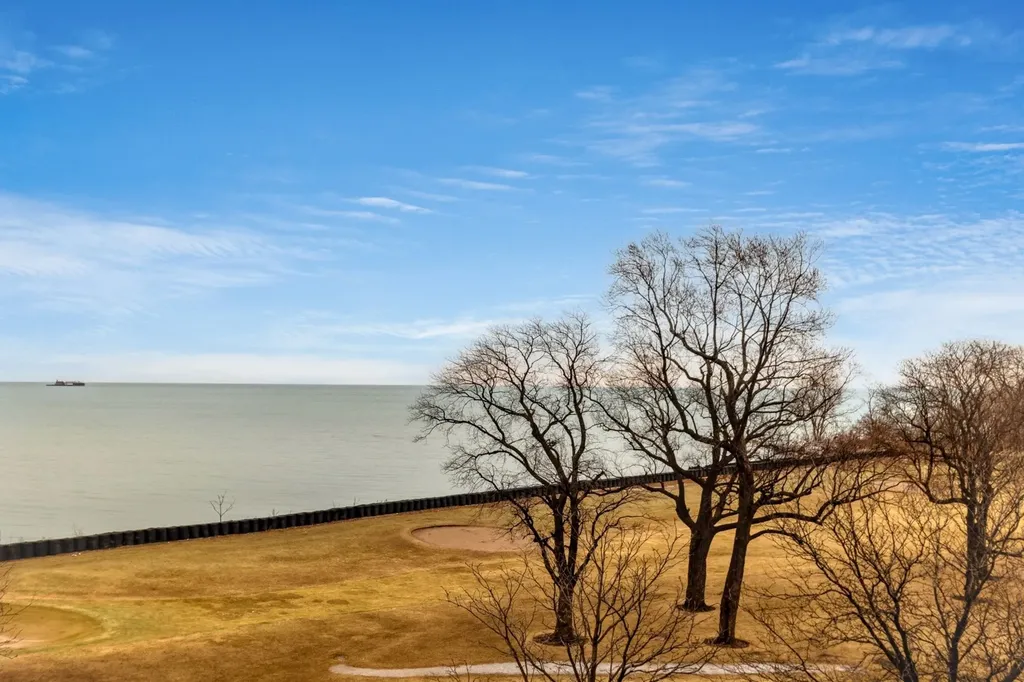 6730 South South Shore Drive Chicago IL 60649