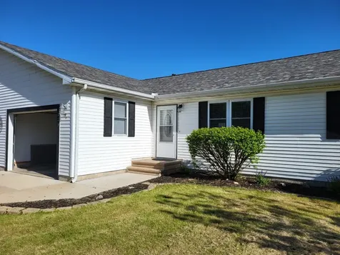 129 Country Oak Street Seneca IL 61360