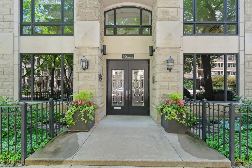 45 East Cedar Street Chicago IL 60611