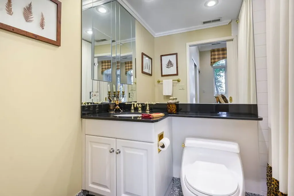 45 East Cedar Street Chicago IL 60611