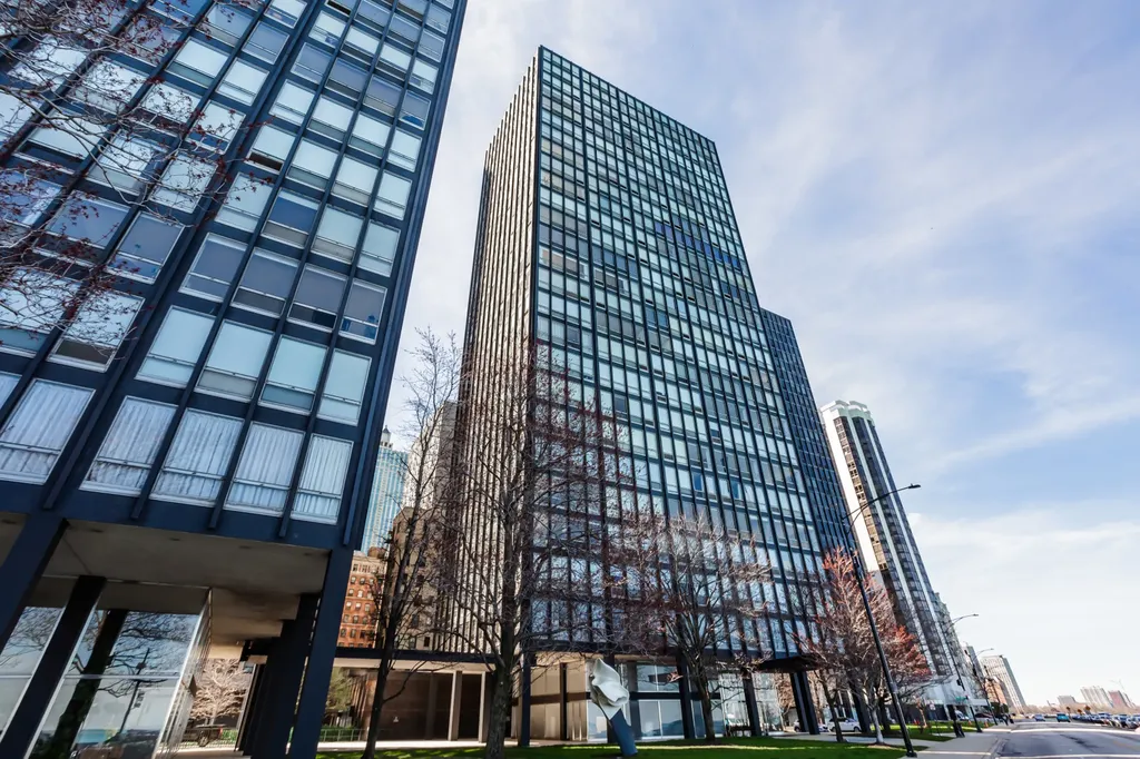 880 North Lake Shore Drive Chicago IL 60611