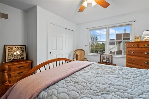 447 Lake Run Court North Aurora IL 60542