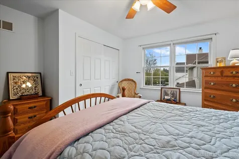 447 Lake Run Court North Aurora IL 60542