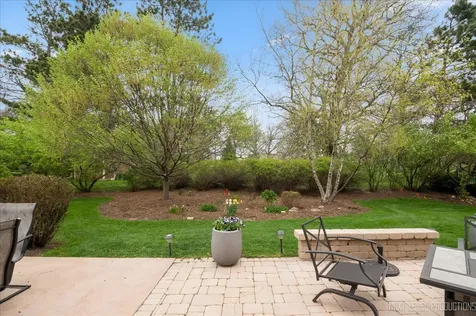 447 Lake Run Court North Aurora IL 60542