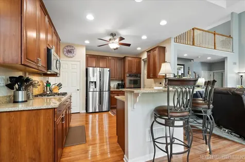 447 Lake Run Court North Aurora IL 60542