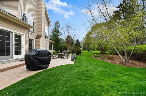 447 Lake Run Court North Aurora IL 60542