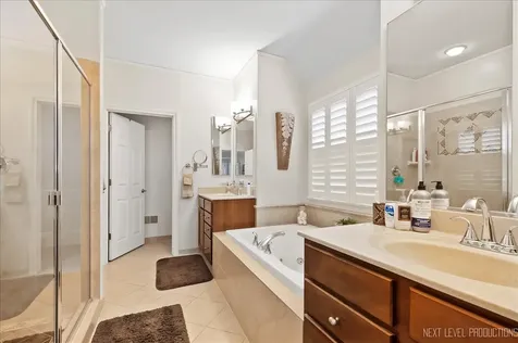 447 Lake Run Court North Aurora IL 60542