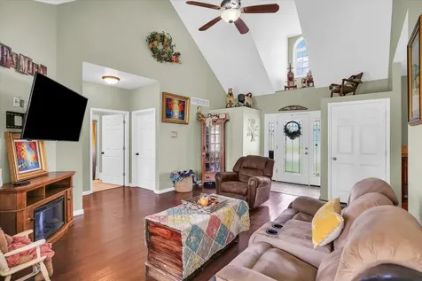 48 Nightingale Circle Camargo IL 61919