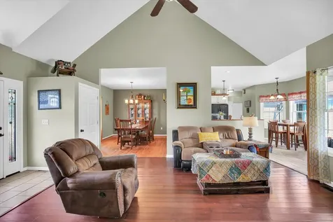 48 Nightingale Circle Camargo IL 61919