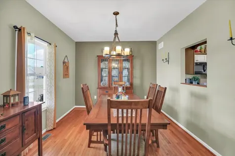 48 Nightingale Circle Camargo IL 61919