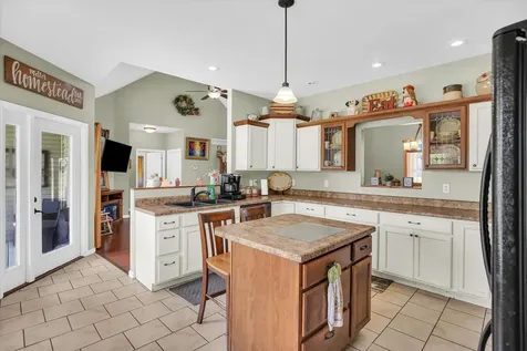 48 Nightingale Circle Camargo IL 61919