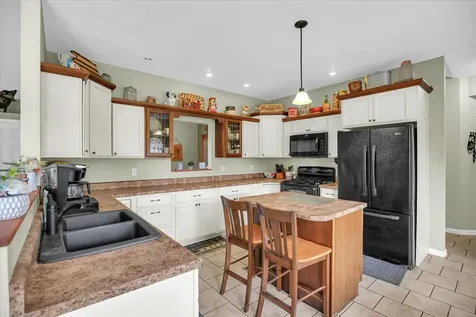 48 Nightingale Circle Camargo IL 61919