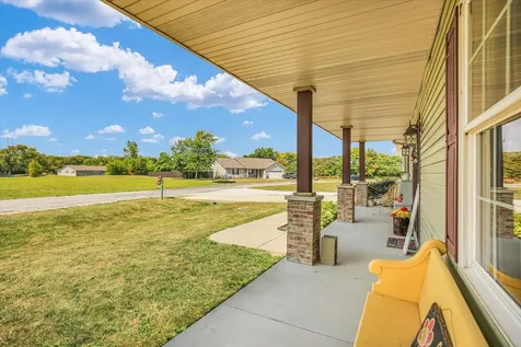 48 Nightingale Circle Camargo IL 61919