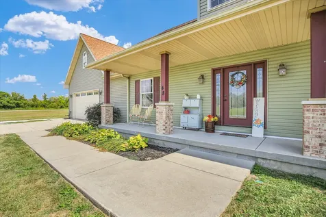 48 Nightingale Circle Camargo IL 61919
