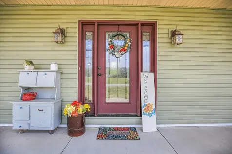 48 Nightingale Circle Camargo IL 61919
