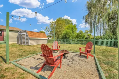 48 Nightingale Circle Camargo IL 61919