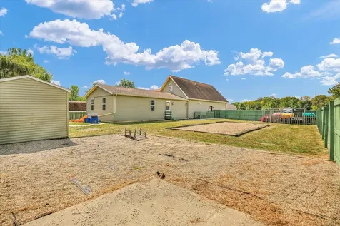 48 Nightingale Circle Camargo IL 61919