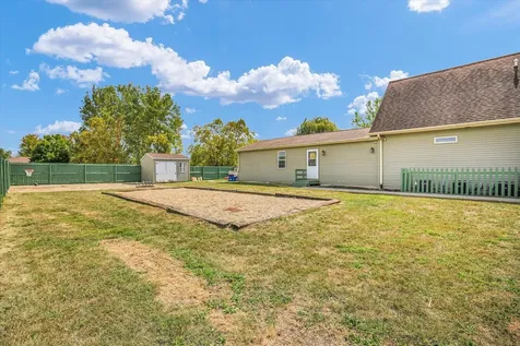 48 Nightingale Circle Camargo IL 61919