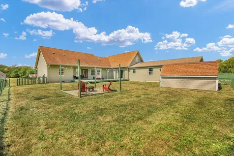 48 Nightingale Circle Camargo IL 61919