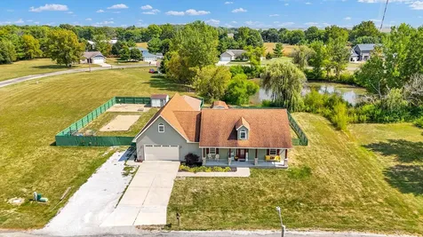 48 Nightingale Circle Camargo IL 61919