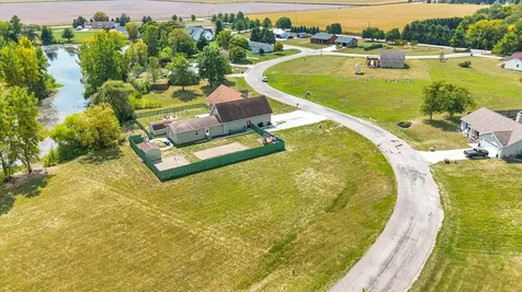 48 Nightingale Circle Camargo IL 61919