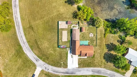 48 Nightingale Circle Camargo IL 61919