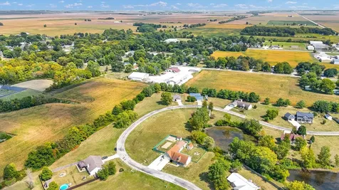 48 Nightingale Circle Camargo IL 61919