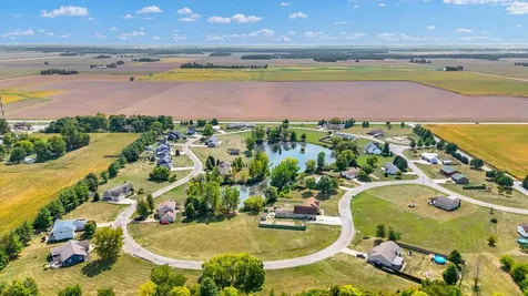 48 Nightingale Circle Camargo IL 61919