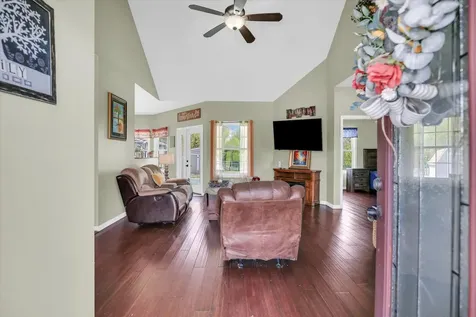 48 Nightingale Circle Camargo IL 61919