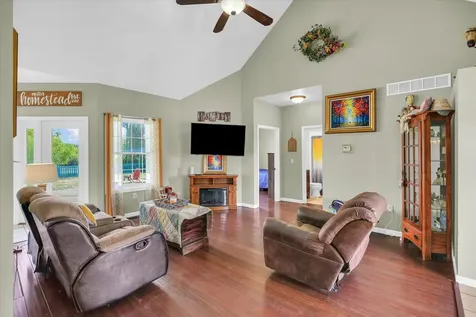 48 Nightingale Circle Camargo IL 61919