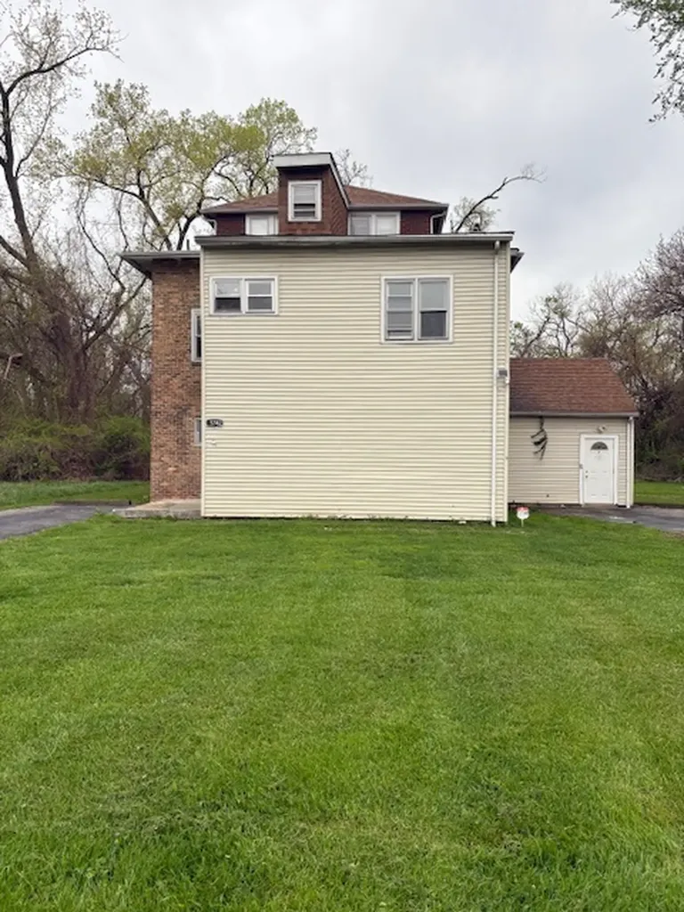 15742 Central Park Avenue Markham IL 60428