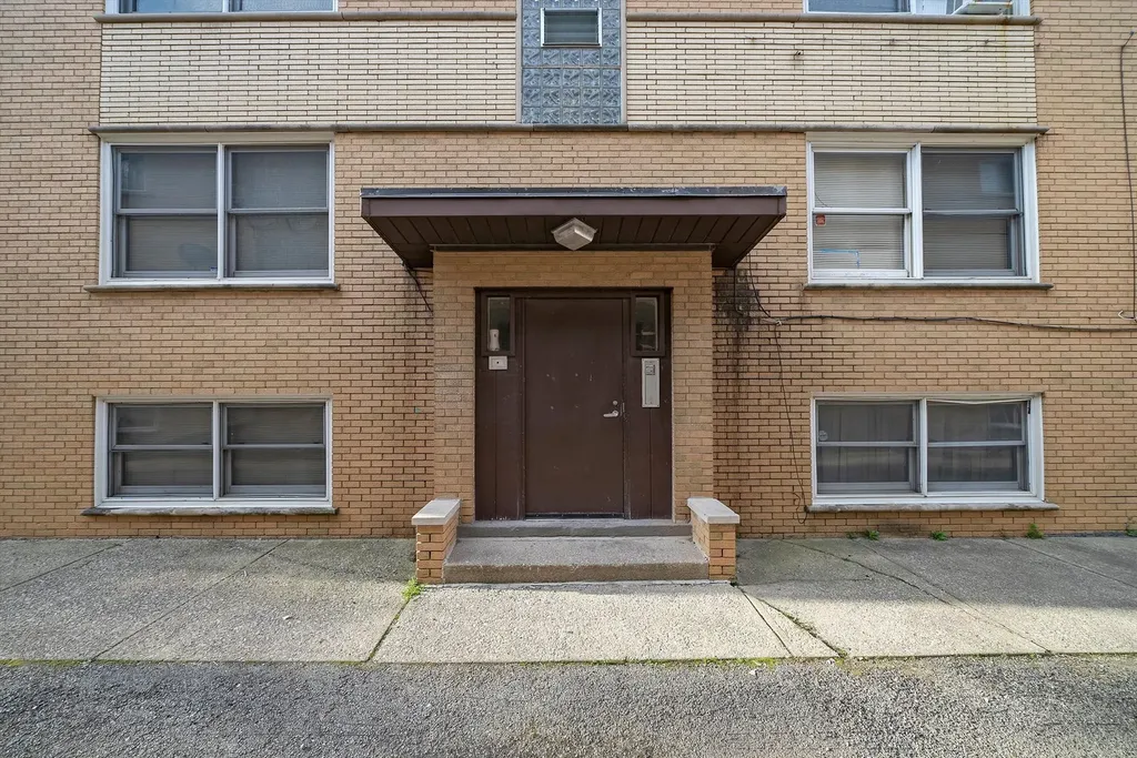 12452 Fairview Avenue Blue Island IL 60406