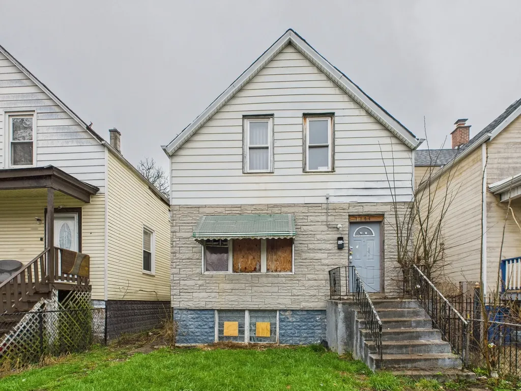 7144 South May Street Chicago IL 60621