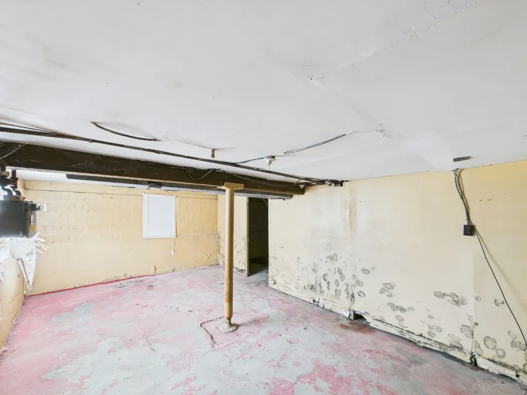 7144 South May Street Chicago IL 60621