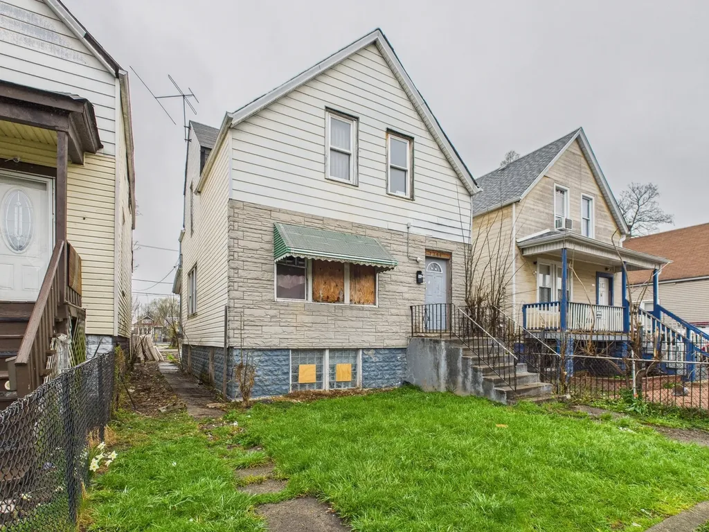 7144 South May Street Chicago IL 60621
