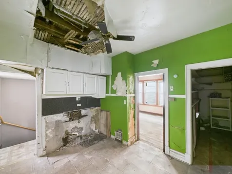 7144 South May Street Chicago IL 60621