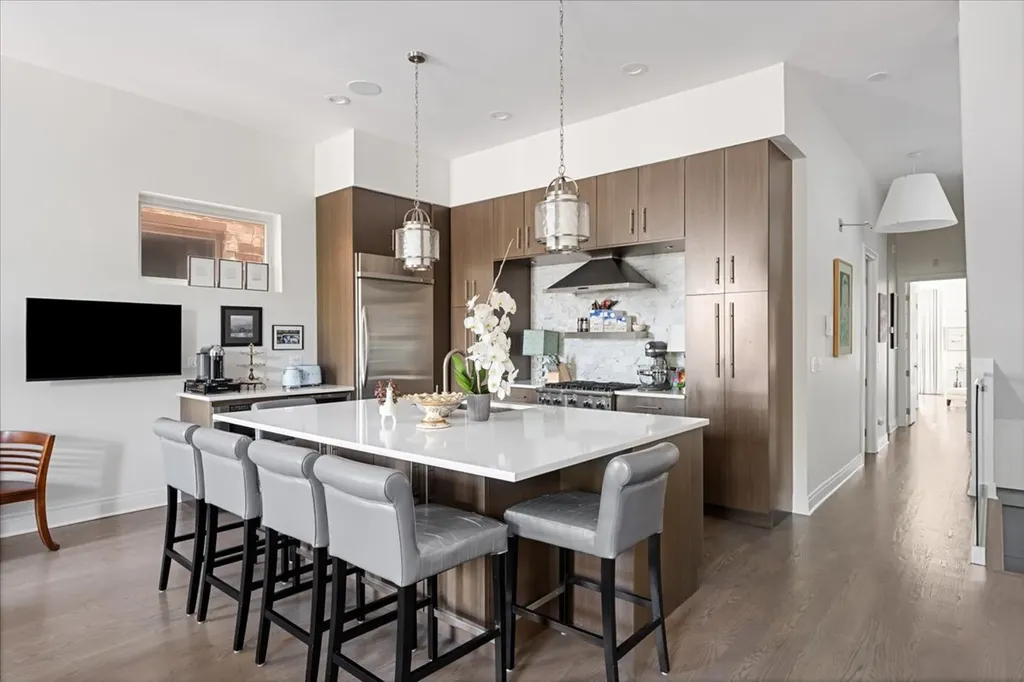 1350 West Diversey Parkway Chicago IL 60614