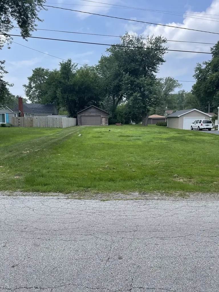 17934 Locust Street Lansing IL 60438