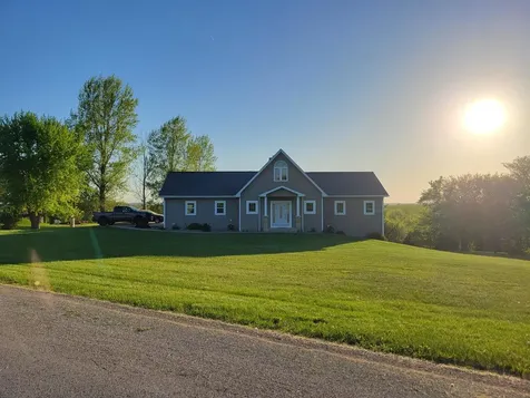 7648 North Indian Ridge Road East Dubuque IL 61025