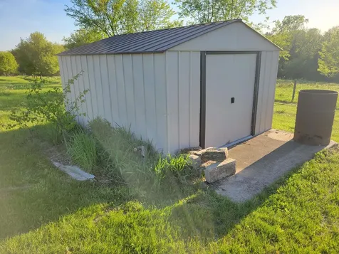 7648 North Indian Ridge Road East Dubuque IL 61025