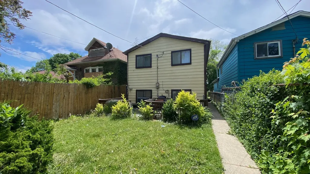 1040 West 104th Street Chicago IL 60643