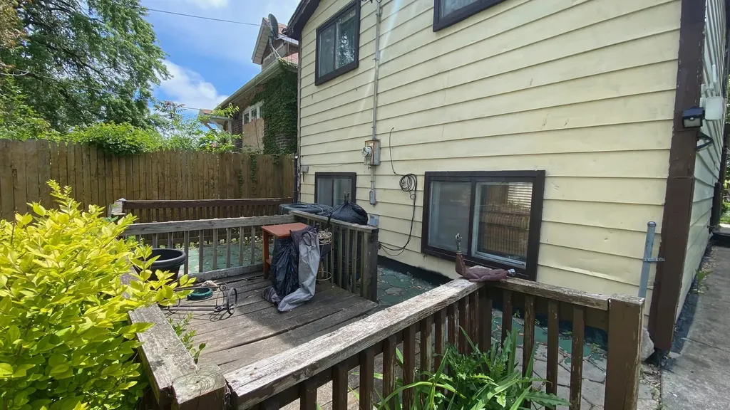 1040 West 104th Street Chicago IL 60643