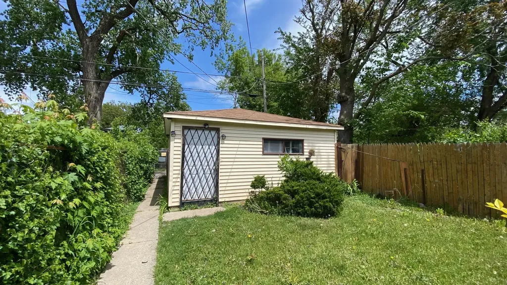 1040 West 104th Street Chicago IL 60643