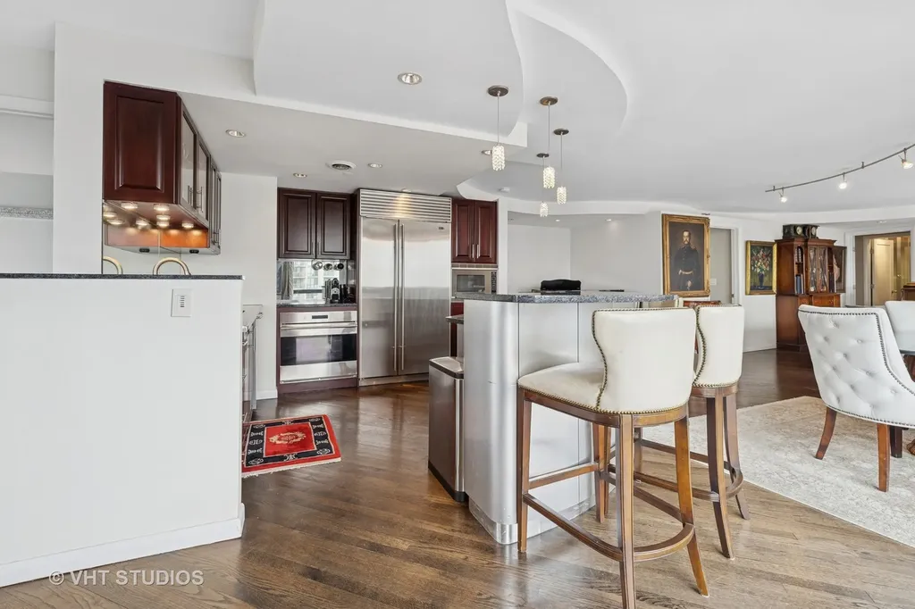 1122 North Clark Street Chicago IL 60610