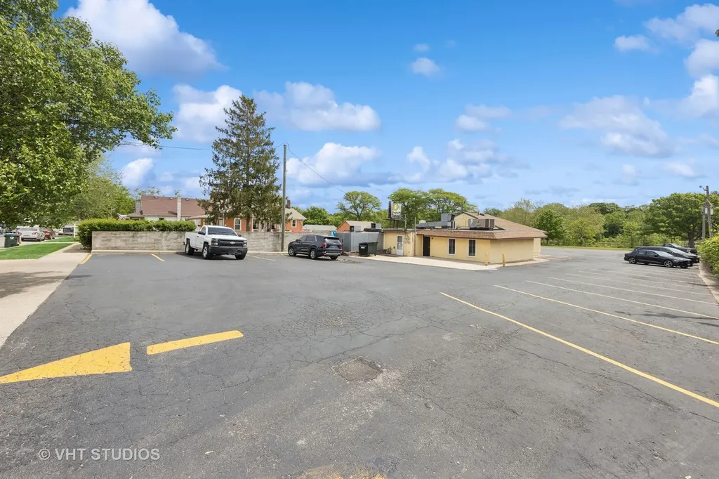 835 South River Street Aurora IL 60506