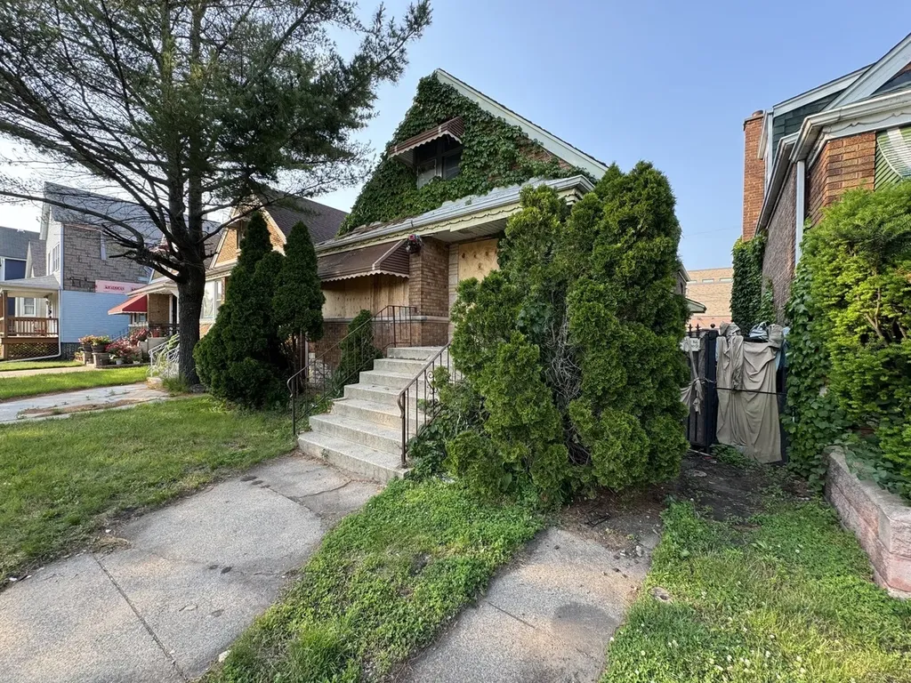 8371 South Baltimore Avenue Chicago IL 60617