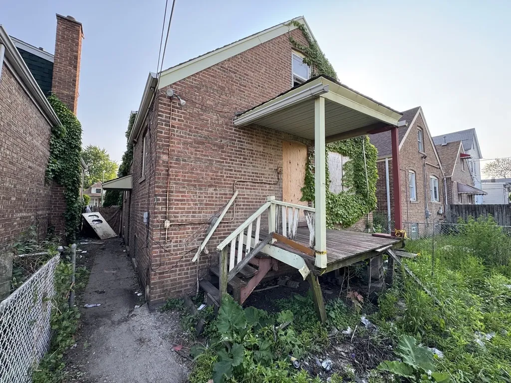 8371 South Baltimore Avenue Chicago IL 60617